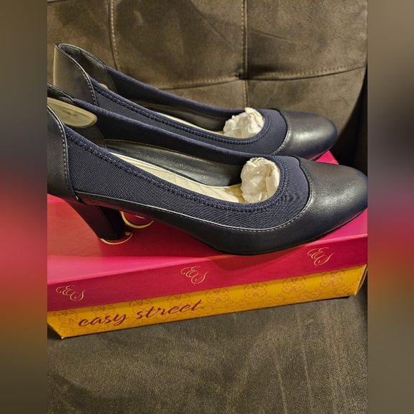 Easy Street Heels - Picture 5 of 12